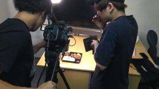 社内研修会～実際に撮影物を用意して照明の当て方とカメラ操作の復習