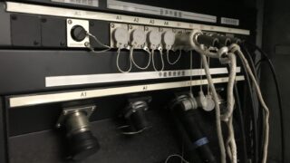 スタジアムやスタジオ内にある中継用の『端子盤』について