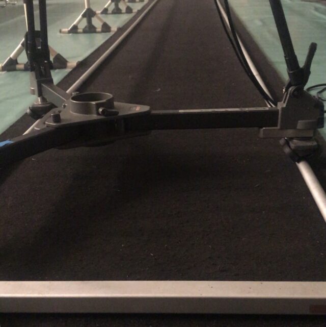 撮影現場で使用されるカメラレールの種類や各々の組み方について