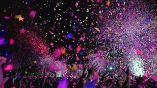 ライブの演出などで使われる特殊効果(特効)の役割や種類など