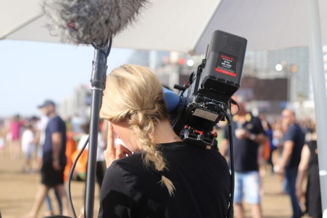 バラエティ番組のENGロケ撮影にCAとして参加～機材管理やカメラマンのサポートを担当