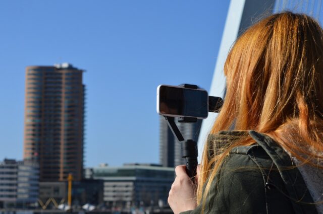 自然で滑らかな映像を撮ることができる『スタビライザー』について