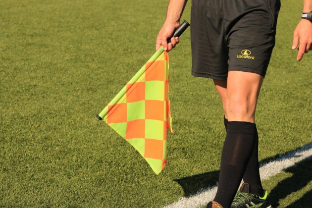 サッカーの試合の中継現場にCAとして参加~VARに関する業務をサポート
