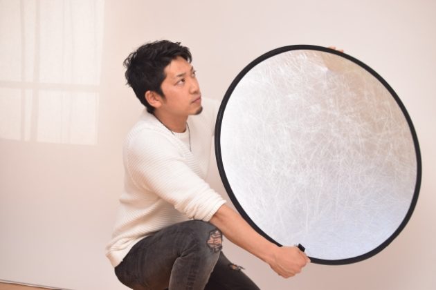 写真・動画撮影時の演出に重要な『レフ板』の役割・種類・使い方について