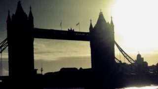 逆光での撮影方法～プラス補正や光源の追加など