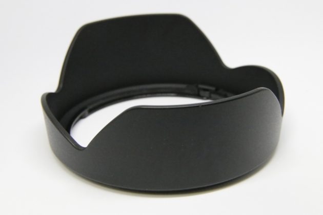 レンズフードの役割と種類について