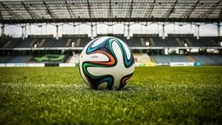 サッカー中継にCAとして参加～雨天下でカメラのセッティングと撤収をサポート