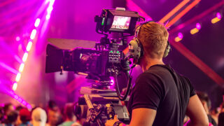 野外音楽フェスの現場にカメラマンとして参加～配信映像の制作と画出し業務を担当