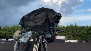 アイドルの野外ライブの撮影現場にCAとして参加〜野外撮影のカメラ対策＆自社ロゴ入りウィンドブレーカー