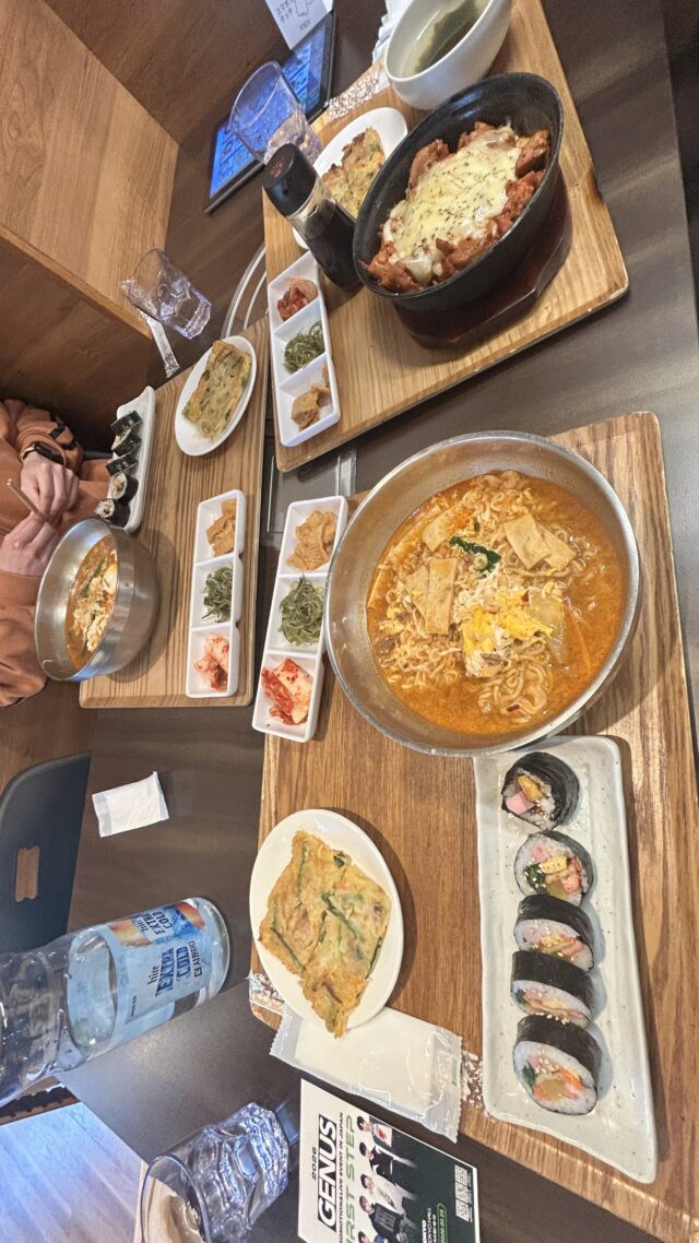 韓国料理ランチでリフレッシュ！＠新大久保〜新入社員の「気になること」に答えながら深めたチームの絆