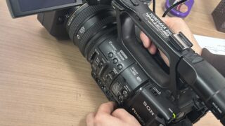 【研修レポート】新入社員とロケ研修@新大久保〜業務用カメラ「SONY NX5R」を使用した公園での撮影実習