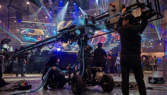 ライブコンサートの現場にCAとして参加〜クレーンカメラのアシスタントを初体験！タスクの多さと判断の早さを痛感
