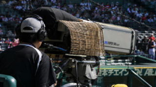 甲子園のテレビカメラに「すだれ」が掛かっている理由とは〜真夏の高校野球中継を支える、意外とアナログな暑さ対策